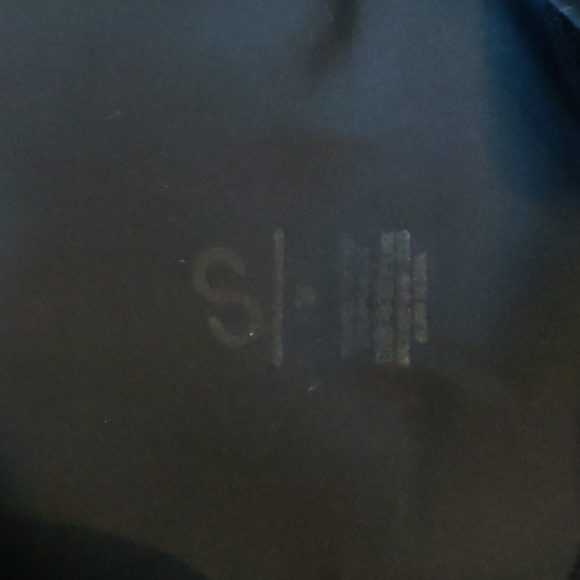 EUC CNC Black leggings with Striped Mesh Pockets - Picture 6 of 6